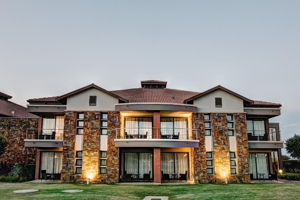 Royal Marang Hotel Phokeng Exterior foto The Kingdom Hotel