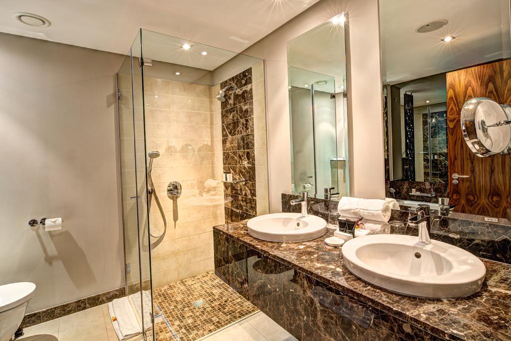 Royal Marang Hotel Phokeng Zimmer foto Bathroom
