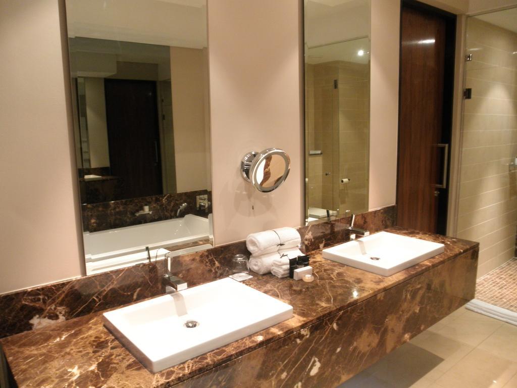 Royal Marang Hotel Phokeng Zimmer foto Bathroom