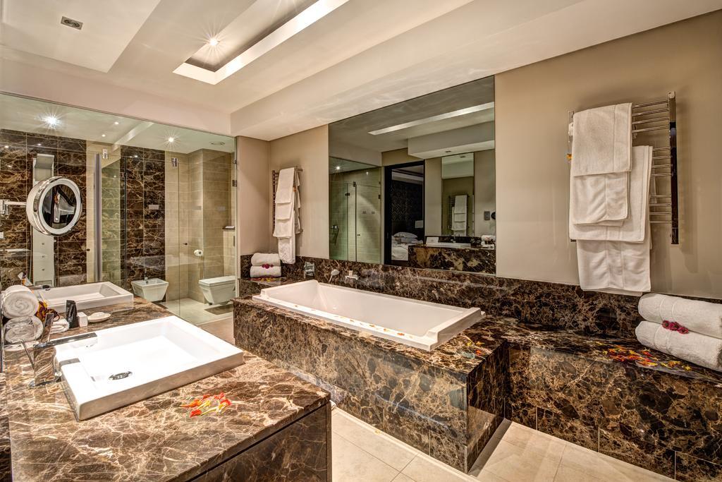 Royal Marang Hotel Phokeng Zimmer foto Bathroom